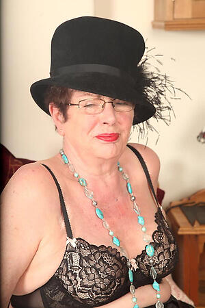 For beautiful mature squirearchy lovers